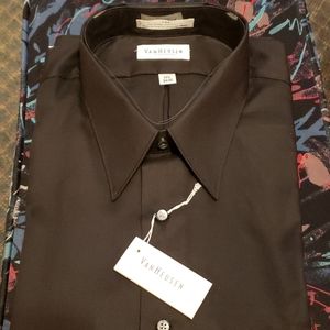 Mens long-sleeved dress shirt